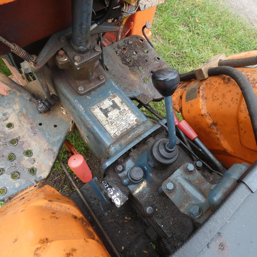 142 - A Kubota B7001, starts runs and drives, comes with Hymari power loader and a 3.5ft bucket, hours not... 