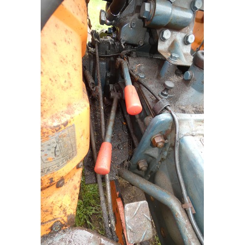 142 - A Kubota B7001, starts runs and drives, comes with Hymari power loader and a 3.5ft bucket, hours not... 