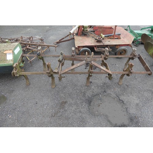 96 - 1 x 8ft cultivator, no make or model visible