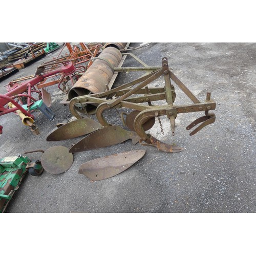 98 - 1 x 3 furrow plough (believed to be fergie), no make or model visible