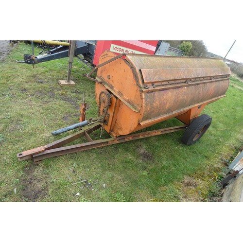 102 - 1 x side discharge muck spreader by Howard