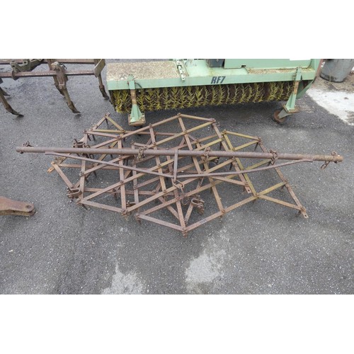 124 - 1 x set of pin harrows, approx 9ft wide