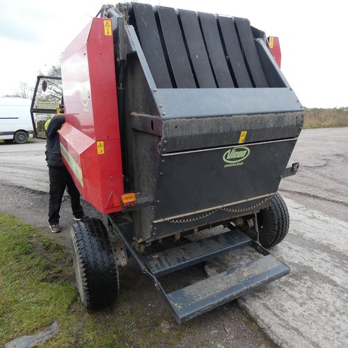 133 - 1 x Vicon RV 156 round baler, with a box of spare tines, a belt and control module to sit inside tra... 