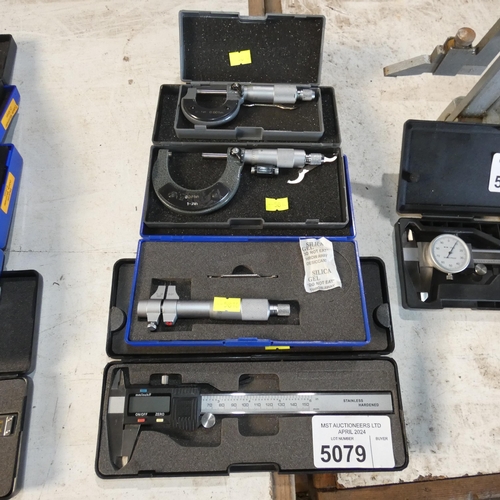 5079 - 2 x micrometers, 1 x digital vernier gauge and 1 x inside micrometer