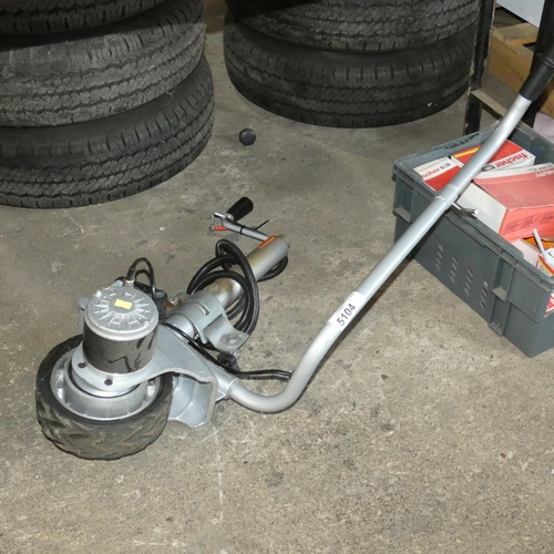 5104 - A 12v electric powered caravan jockey wheel (for easy moving of caravan) - No make visible