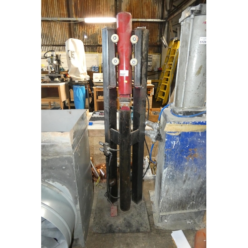 5127 - 1 x foot operated hydraulic vertical power hammer, standing approx 165cm high