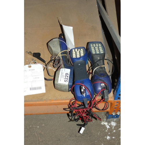 5229 - 3 x linesman handsets