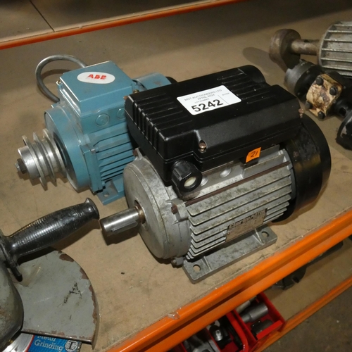 5242 - 2 x electric motors comprising 1 x 3ph and 1 x 240v