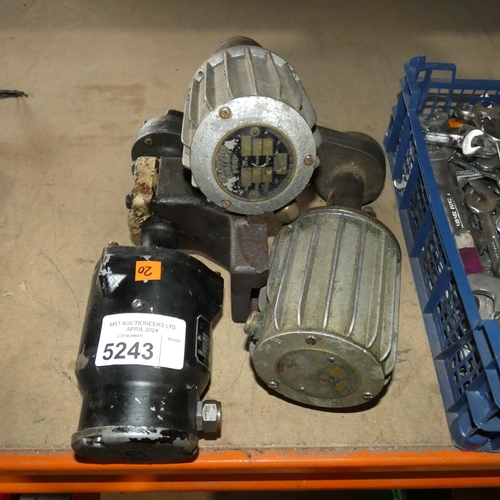 5243 - 3 x Suds / coolant pumps