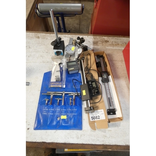 5082 - A quantity of various engineering items including a magnetic stand, dial gauges, a digital angle gau... 