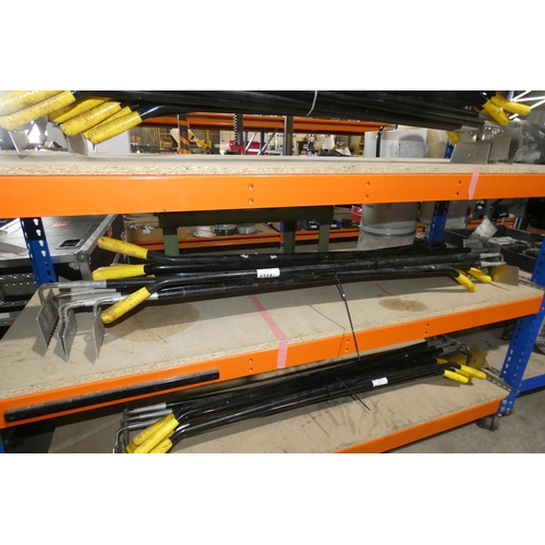 5314 - 10 x long handled hoe type tools. Contents of 1 shelf