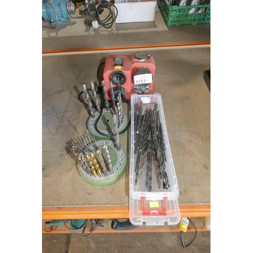 5151 - 1 x Sealey SMS2008 drill sharpener 240v and a quantity of various drill bits. Tested working