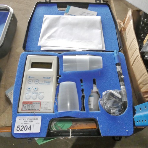 5204 - LOT WITHDRAWN: 1 x Meterlab PHM201 portable pH meter