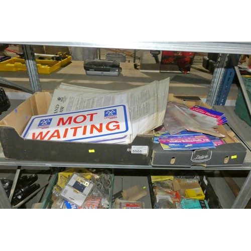 5505 - A quantity of various Mot and other signs. Contents of 1 shelf