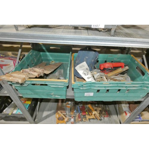 5508 - A quantity of various tools including a Record 148 dowelling jig, a sander 240v etc. Contents of 1 s... 