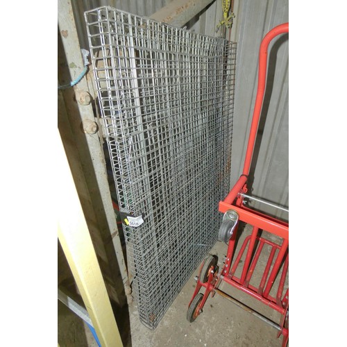 5618 - 1 x folding galvanised metal dog cage approx 125 x 85cm