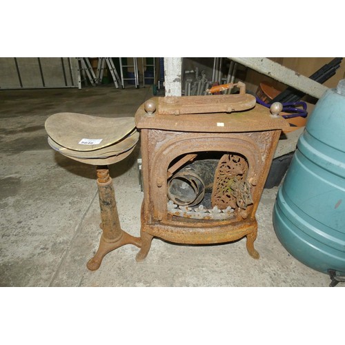 5646 - 1 x vintage cast iron stove requiring refurbishment and 1 x vintage cast iron stool