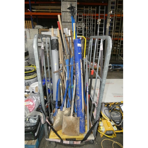 5976 - A quantity of various hand tools including screw together rods, 2 x props, shovels, a set of bolt cr... 