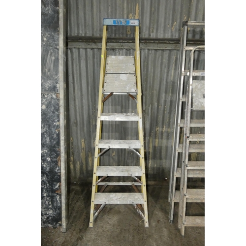 6010 - 1 x Lyte yellow fibre glass step ladder