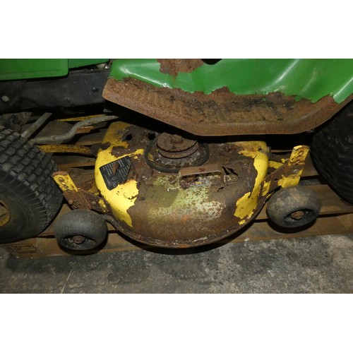 5957 - 1 x John Deere 175 Hydro ride on lawn mower. Please note that this mower requires attention and is b... 