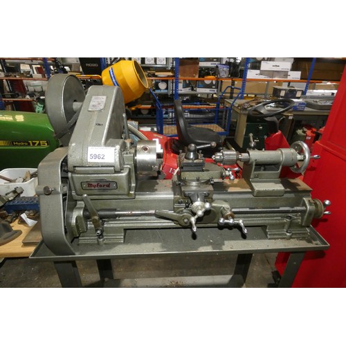 5962 - A Myford hobby / model makers metal turning lathe 240v overall bed length approx 52cm and bed is eng... 