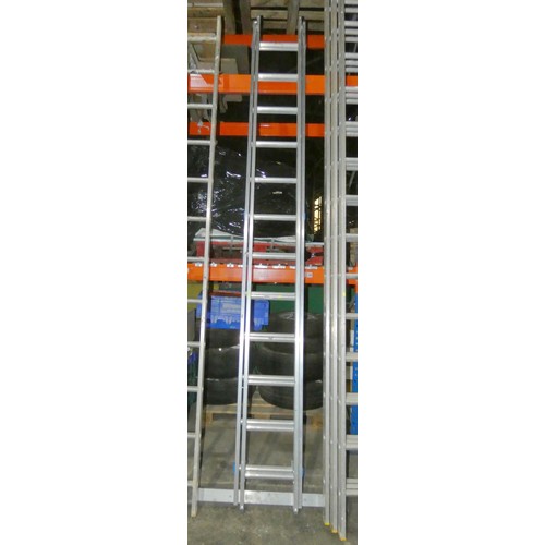 5993 - An aluminium double extending ladder (2 x 12 rung)