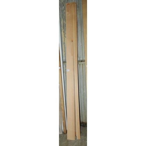 6016 - A quantity of hardwood skirting and architrave (Beech?)