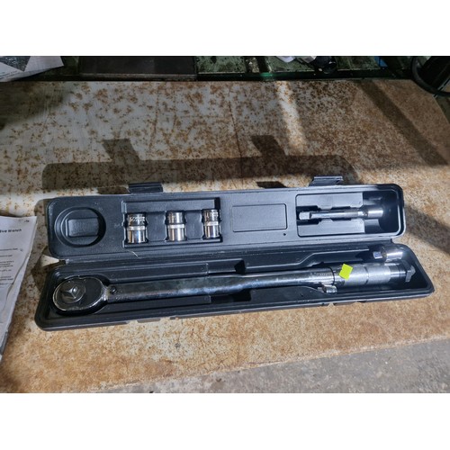 6025 - 1 x torque wrench, no make or model visible