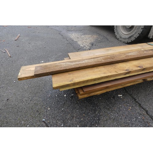 6128 - A quantity of  various timber to include 15 x 2, feather edge board etc, lengths vary up to approx 4... 