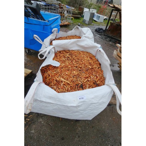 6132 - 2 x dumpy bags containing a quantity of wood mulch