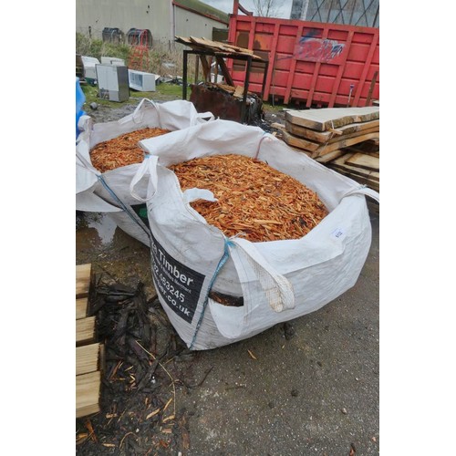 6132 - 2 x dumpy bags containing a quantity of wood mulch