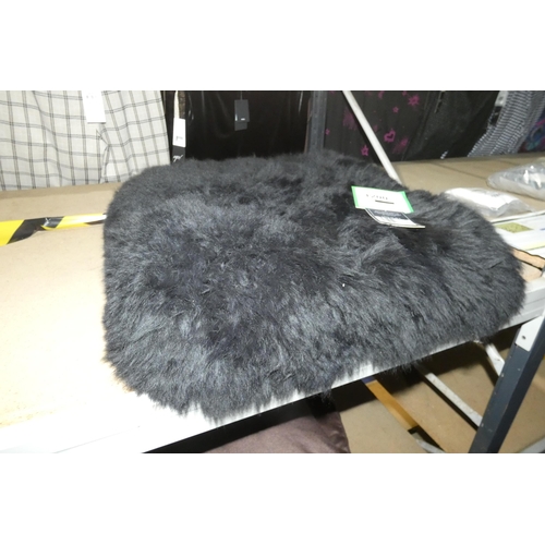 1200 - 1 x Native Natural thick black shaggy rug approx 45 x 45cm