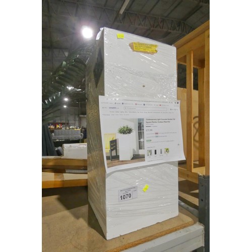 1070 - 1 x Contemporary tall square outdoor white planter approx 60cm high RRP £72