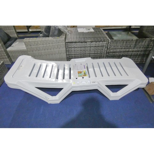 1138 - 2 x Resol white plastic 188cm long reclining single sun loungers RRP £175 for the two. Please note t... 