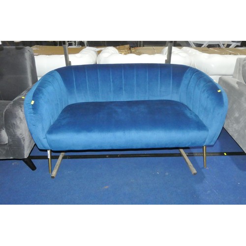 1167 - An Aylin blue upholstered love seat sofa approx 130cm wide