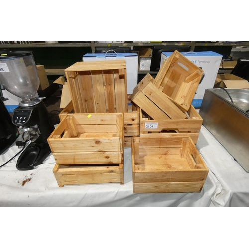 2104 - A quantity of various size wooden display crates