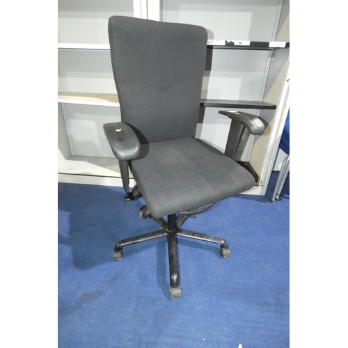 2251 - 1 x Komac black upholstered office swivel chair