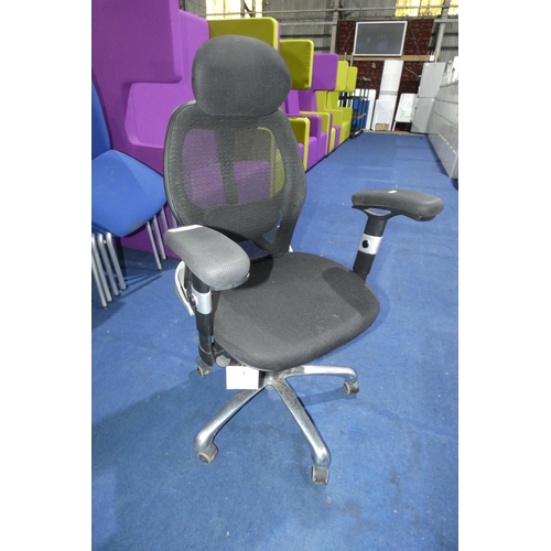 2252 - 1 x black upholstered office swivel chair with mesh back