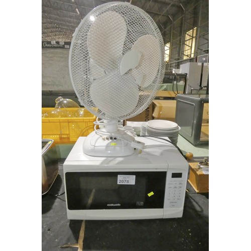 2078 - A microwave oven by Cookworks and an electric fan - trade. Tested Working