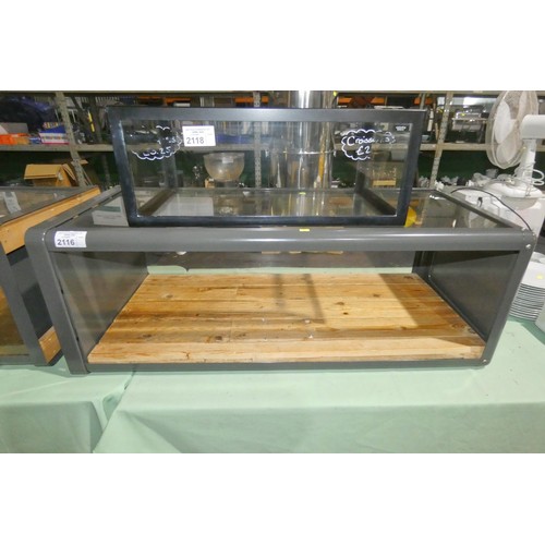 2116 - An ambient countertop display cabinet approx 114x52x41cm