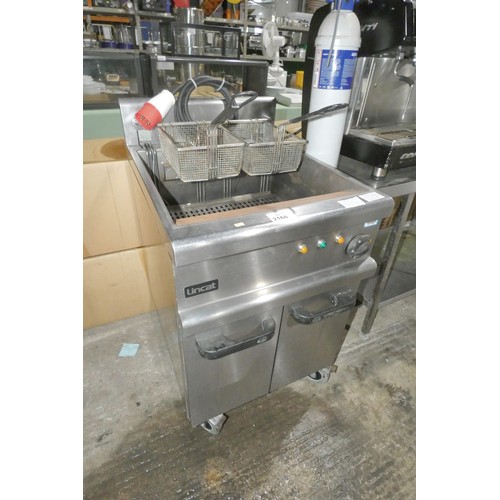 2168 - A commercial stainless steel twin deep fryer by Lincat 3phase - trade