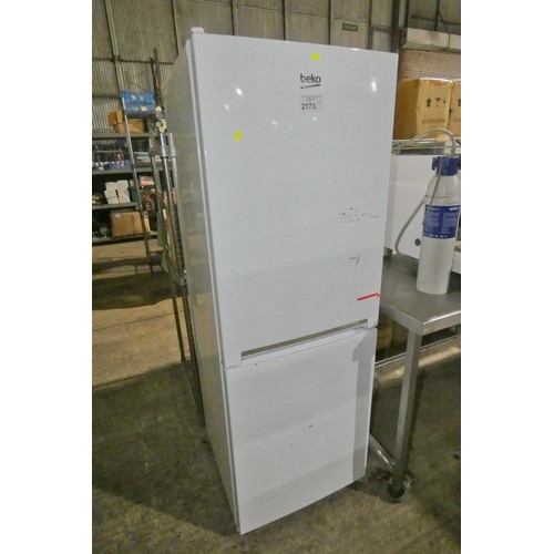 2173 - A white household fridge freezer by Beko - trade. Tested Working