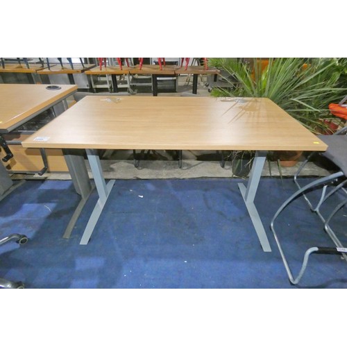 2249 - 1 x wood effect / metal manual adjustable height office table approx 140 x 80cm - adjusts from appro... 