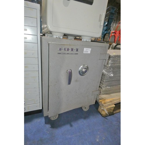 2256 - 1 x Joli model 4 combination safe - combination details are in auction office