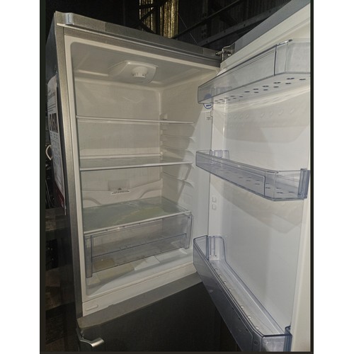 2175 - A BEKO UPRIGHT FRIDGE FREEZER. TRADE
Tested Working