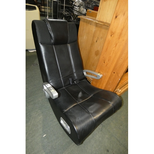 3163 - 1 x Rocker gaming chair supplied with a mains power supply (Trade)