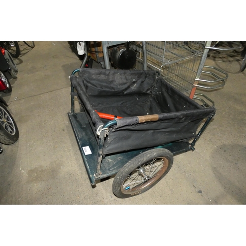 3082 - 1 x FMF bicycle trailer and a Trail Gator attachment