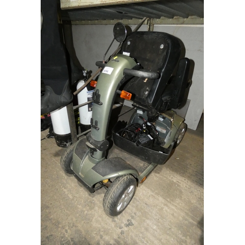 3096 - A Pride Colt Deluxe battery powered mobility scooter supplied with a mains battery charger. Please n... 