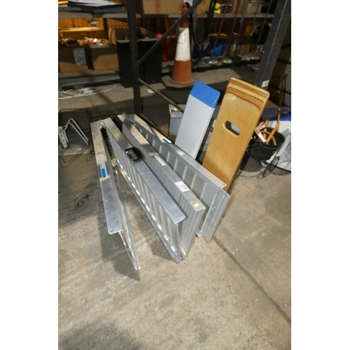 3097 - An aluminium two-way folding loading ramp capacity approx 600lb (for wheel chairs etc), 1 x wooden t... 