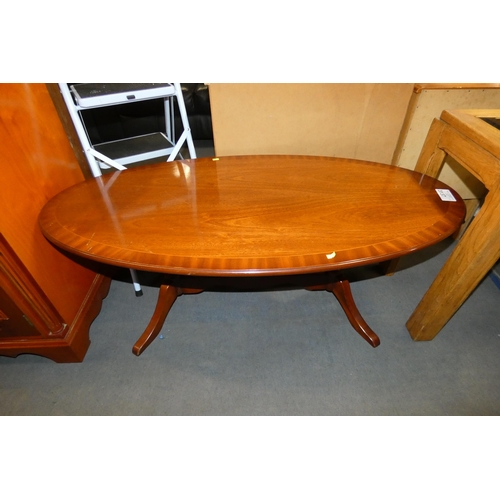 3137 - 1 x reproduction style oval coffee table approx 120 x 60cm